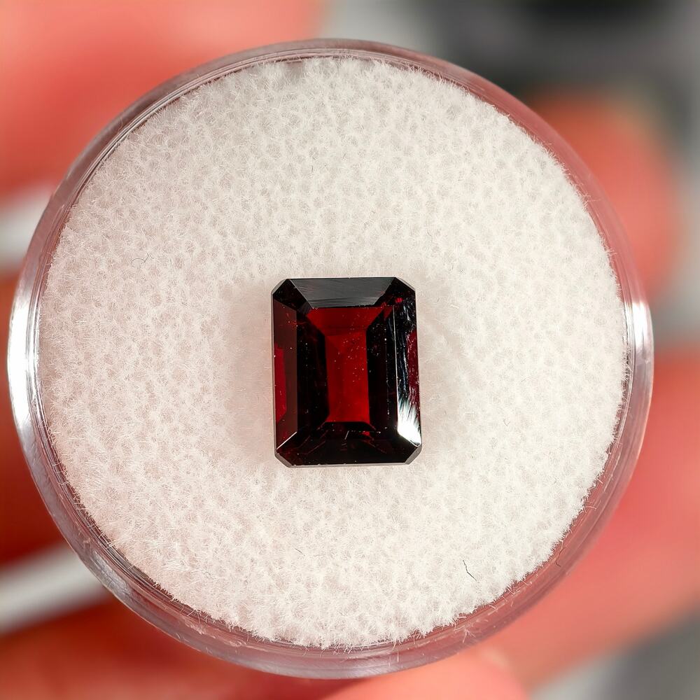 2.95ct Garnet Rectangle Cut Gemstone
